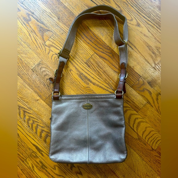 Metallic Gold Fossil Purse - Picture 3 of 8